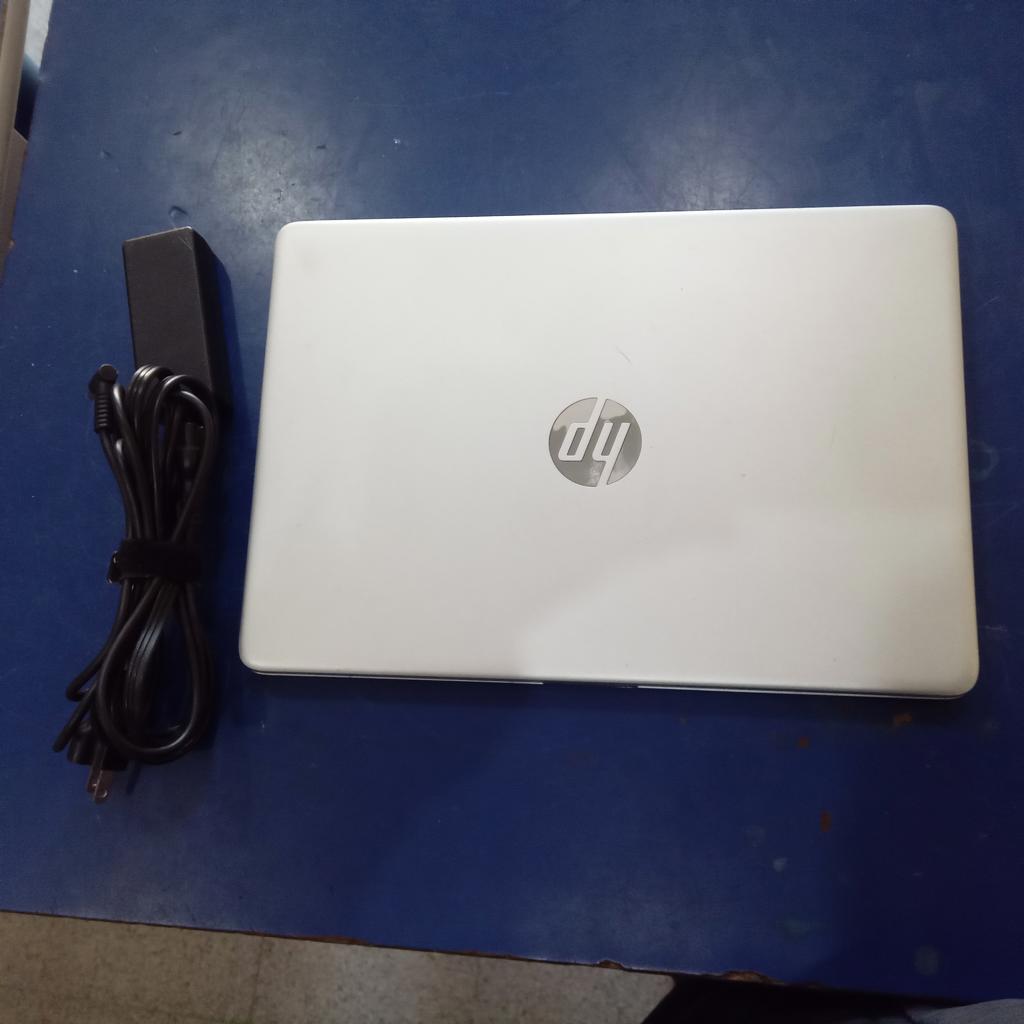 Foto 3 de Notebook Marca Hp Modelo 14-Dq1043cl Procesador Core I3 Memoria Ram 8 Gb Disco Duro 238 Gb Generacion 10 Acc No Tiene