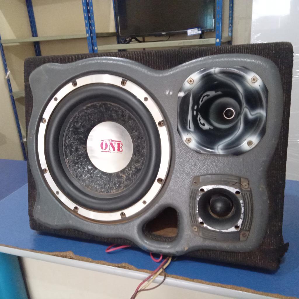 Caja C/ Parlantes Para Auto Usado Con Desgaste Acc 1 Woofer OneTuister Corneta