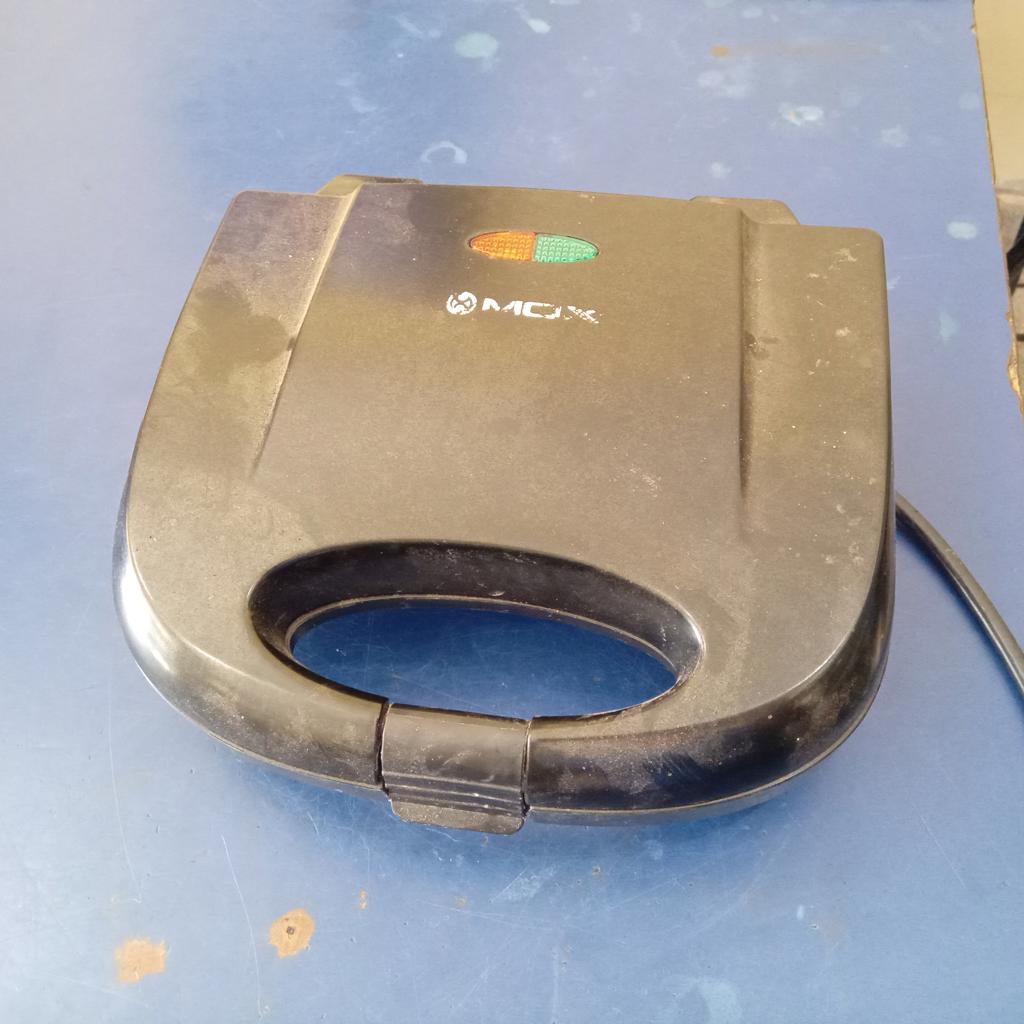 Sandwichera Marca Mox Modelo Mo-Sm750 Usado Con Desgaste Acc 2 Panes