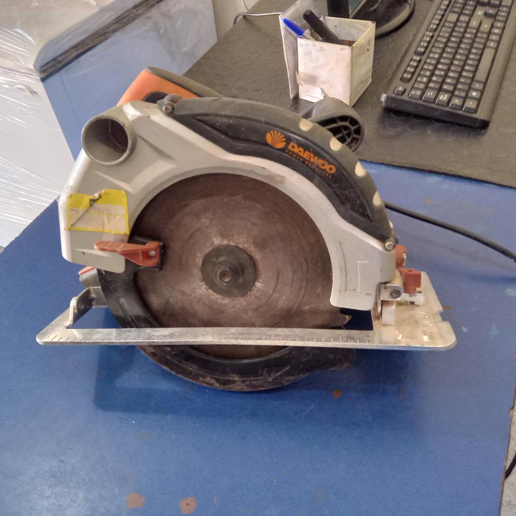 Sierra Tipo Circular Marca Daewoo Modelo Dacs2000 Usado En Buen Estado Acc Disco
