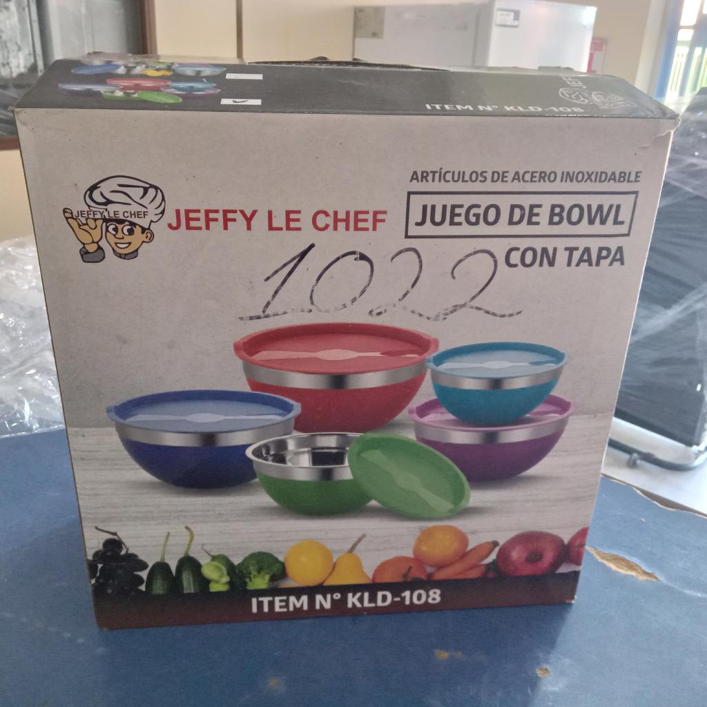 Juego De Cubiertos Marca Jeffy Le Chef Modelo No Tiene Usado En Buen Estado Con No Tiene Acc 4 Bolw C/Tapas