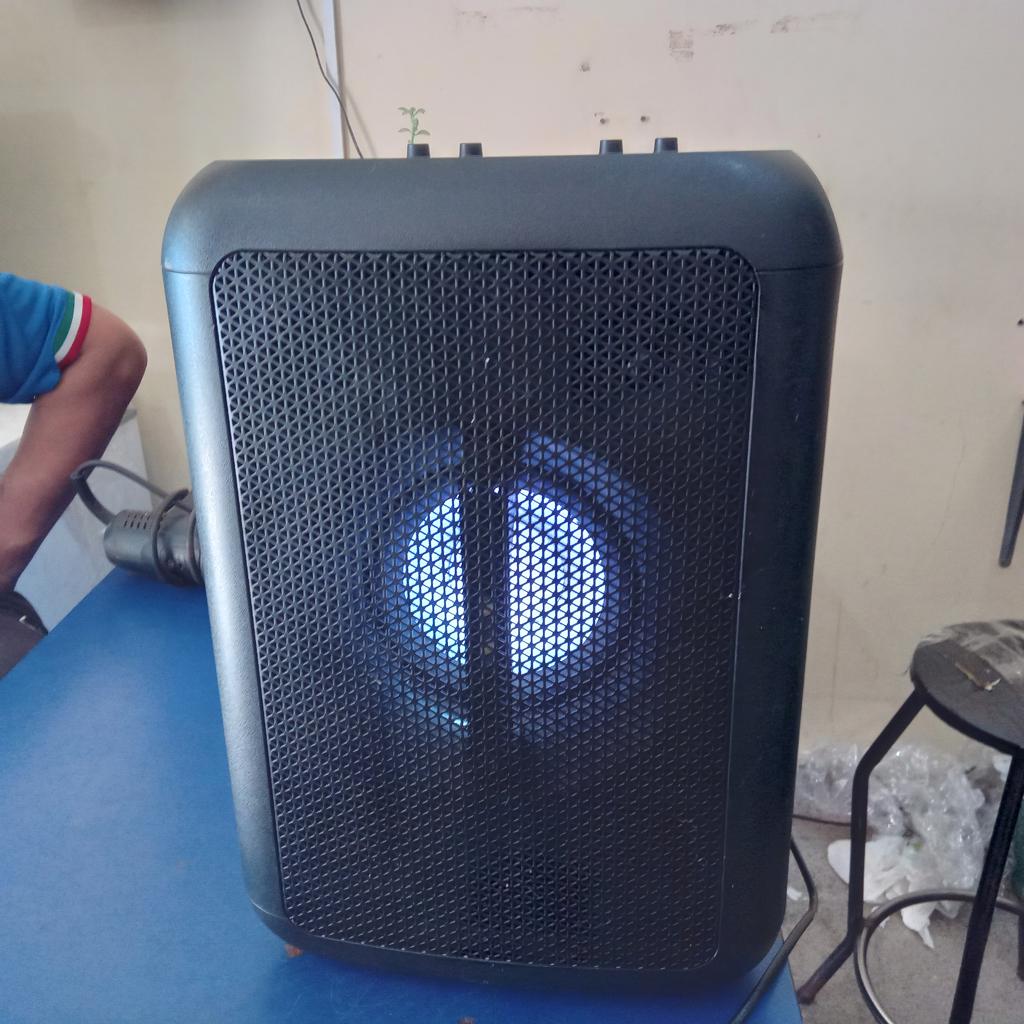 Parlante Portatil Marca Philips Modelo Tanx100/10 Usado En Buen Estado Con No Tiene Acc Cable Power