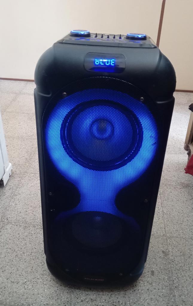 Parlante Portatil Marca Kolav. Modelo M2802 Usado En Buen Estado Con No Tiene Acc CargadorLuces