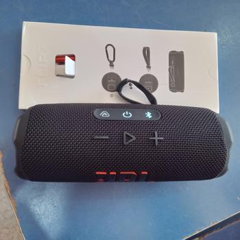 Speaker Potencia Watts No Tiene Marca Jbl Sin Control Modelo Flip 7 Usado En Buen Estado Con Caja Acc No Tiene