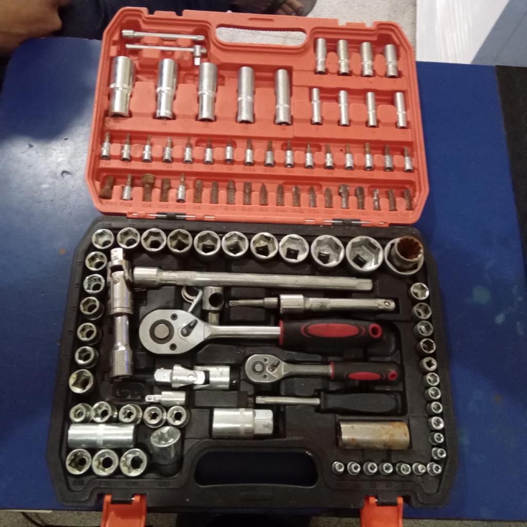 Caja De Herramientas Marca Tools Modelo No Tiene Usado En Buen Estado Acc 108piezas