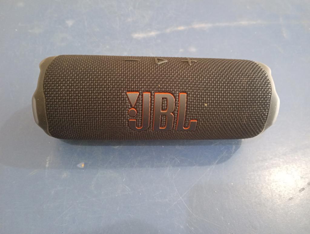 Parlante Portatil Marca Jbl Modelo Flip7 Usado En Buen Estado Con No Tiene Acc Arne
