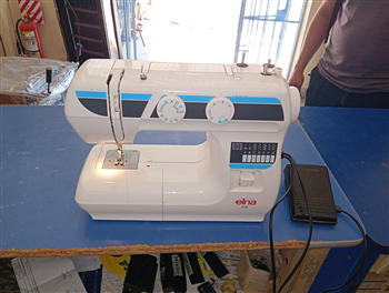 Maquina De Coser Familiar Marca Elna Modelo 318 Usado En Buen Estado Acc Pedal