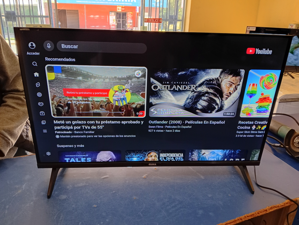 Televisor Led Smart De 32 '' Marca Fama Modelo Tvf-32au20 Con Control Usado En Buen Estado Acc 2 Patitas
