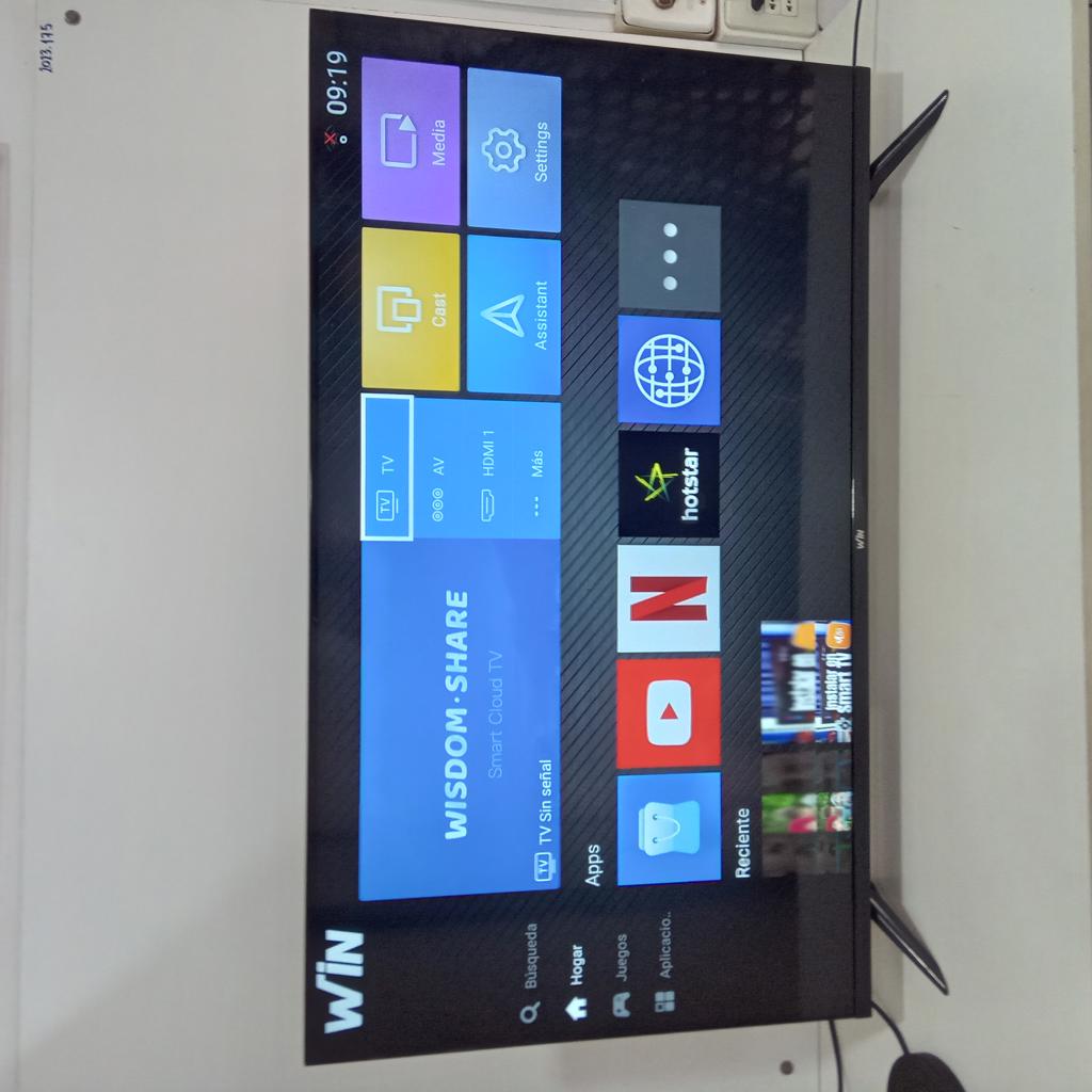 Televisor Led Smart De 43 '' Marca Win Modelo Win43fs Con Control Usado En Buen Estado Acc C/ Patitas