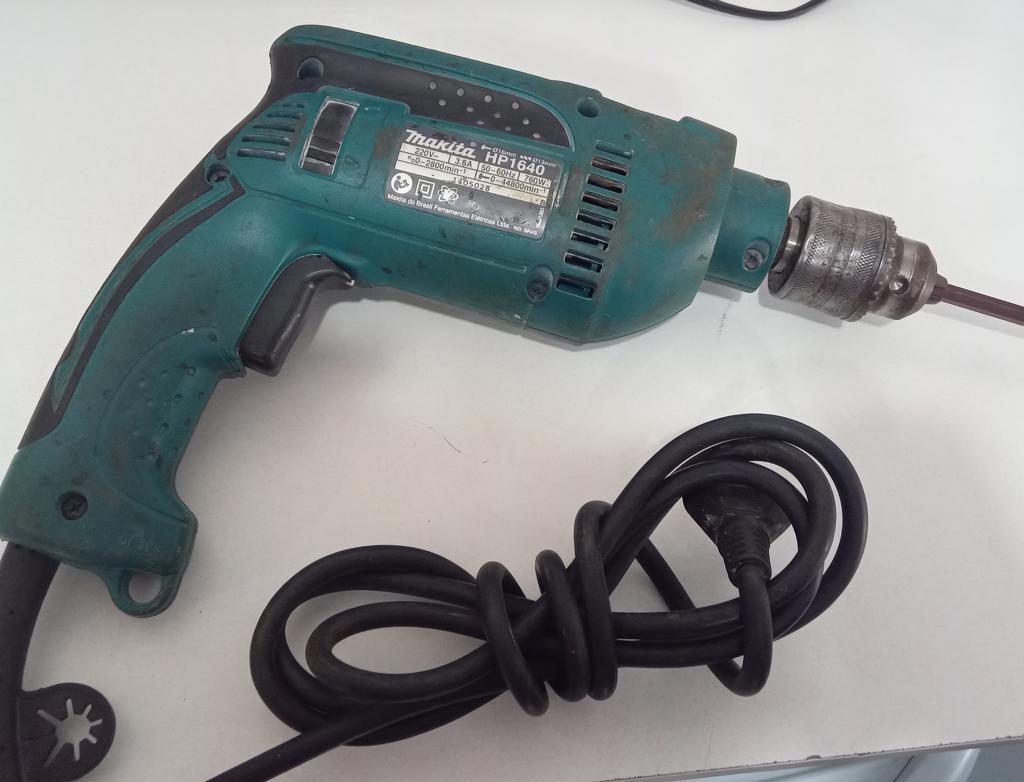 Taladro Marca Makita Modelo Hp1640 Usado En Buen Estado Acc Con Una Mecha