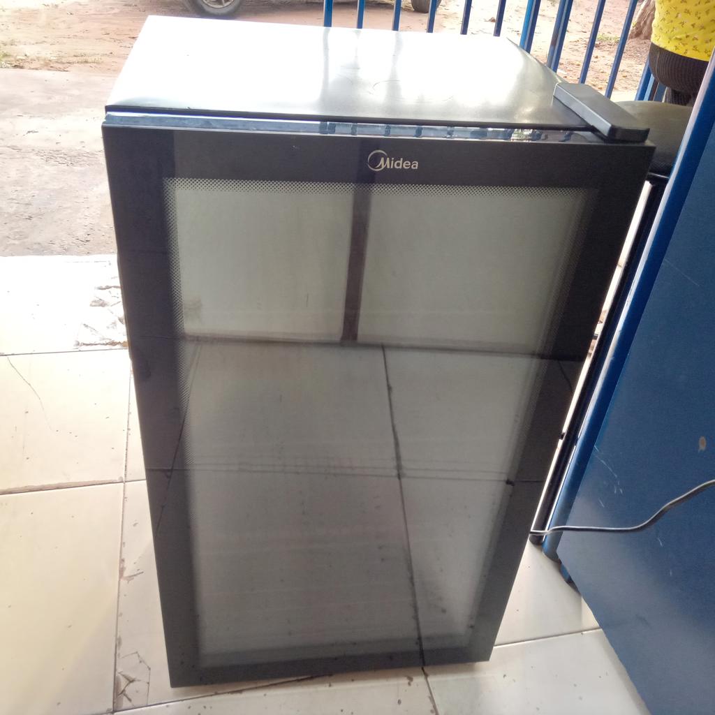 Visicooler Marca Midea Modelo Mdrw146fgg30 Usado En Buen Estado Acc Con 3 Parrilas