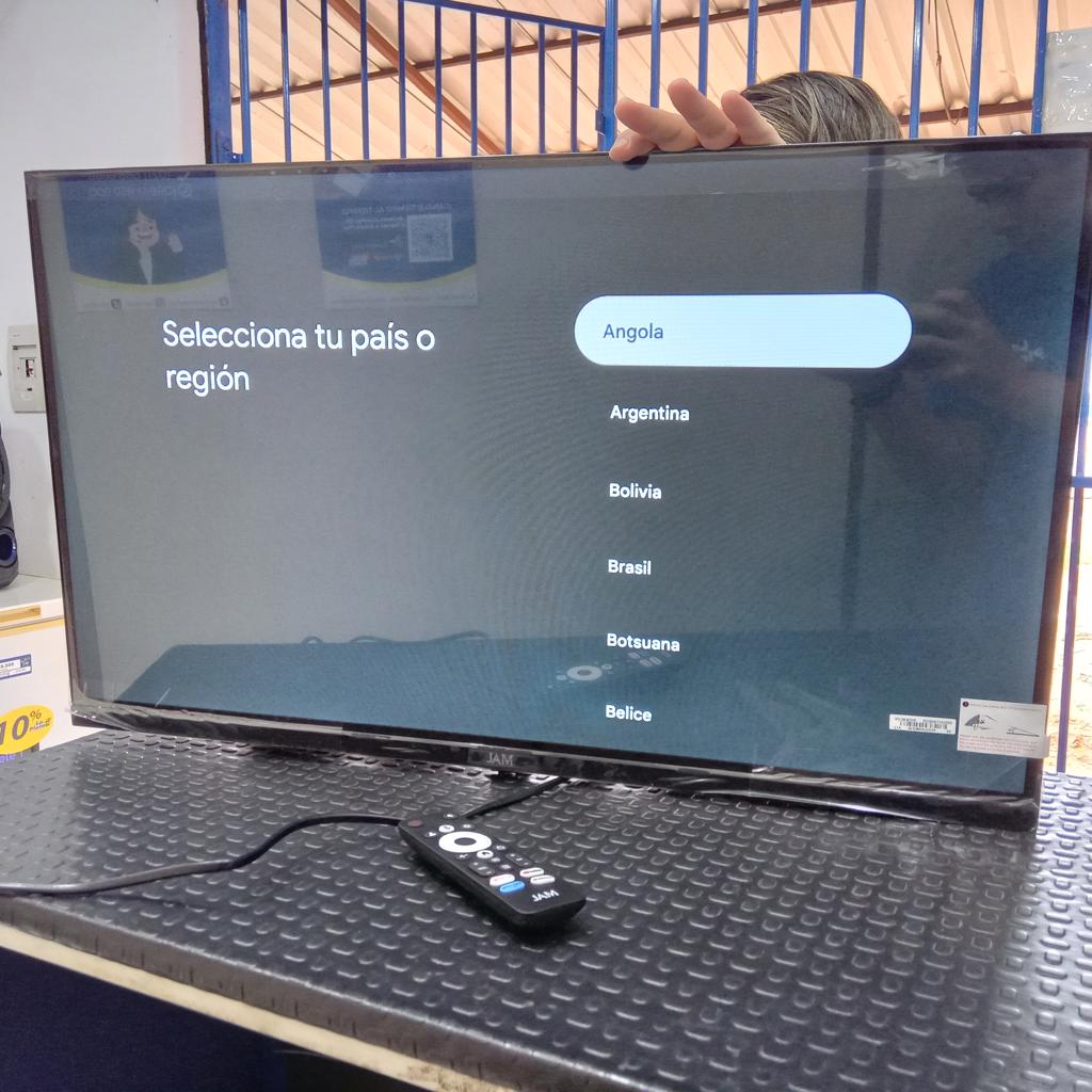Televisor Led Smart De 32 '' Marca Jam Modelo Gtm5ultra-32gfsa Con Control Nuevo Sin Uso Acc Par De OatitasTornillosSoporte De Pared