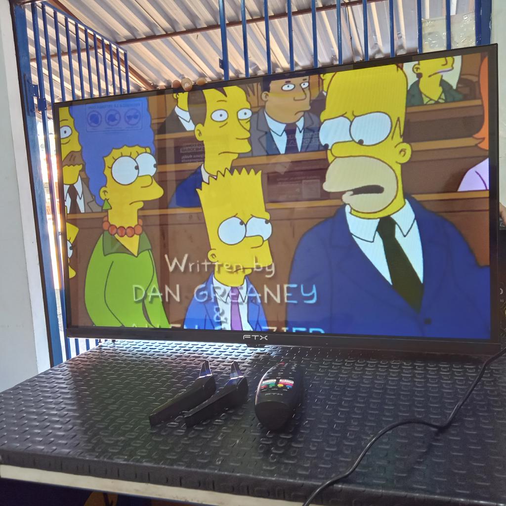 Televisor Led Smart De 32 '' Marca Ftx Modelo Ftx32hdv1 Con Control Usado En Buen Estado Acc Par De Patitas