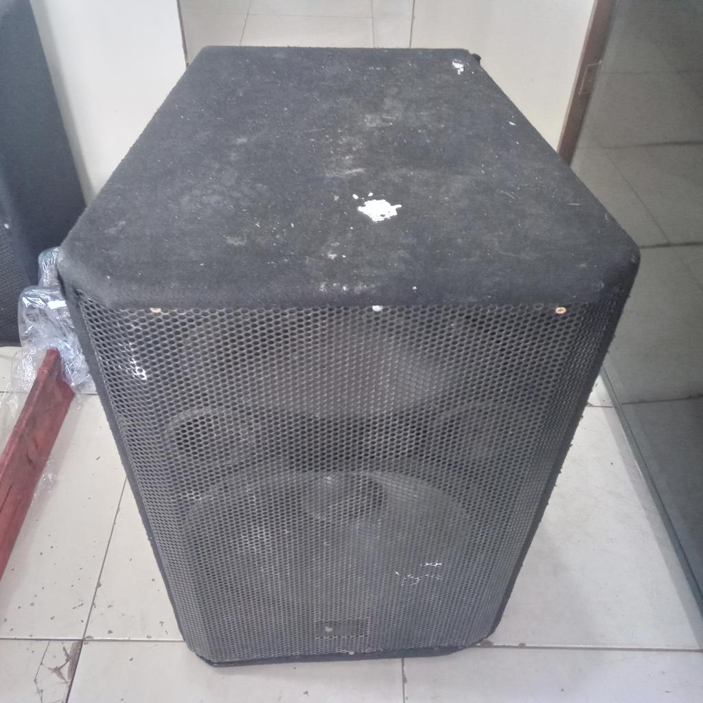Caja Con Parlante Para Discoteca Marca Mb Modelo 7pro Usado En Buen Estado Con No Tiene De 15 '' Acc No Tiene