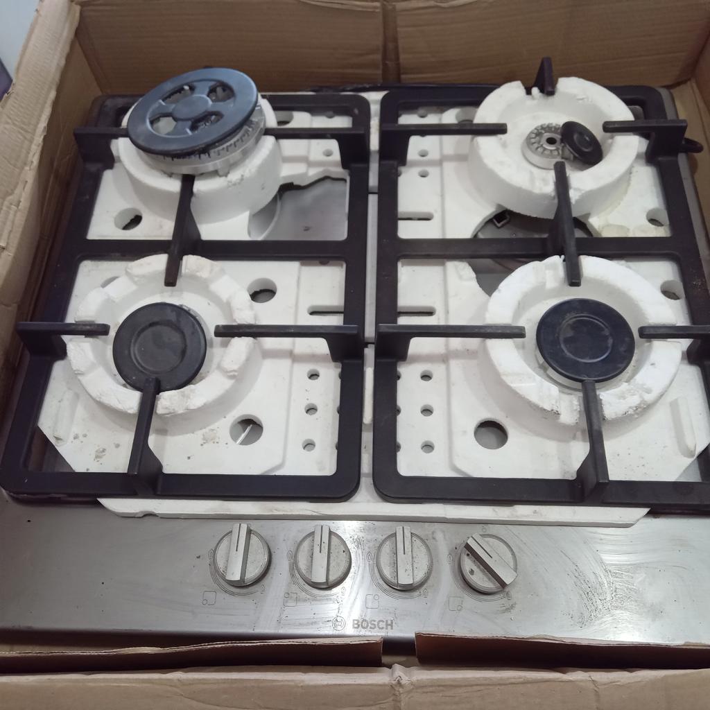 Cocina A Gas Marca Bosch Modelo Pgh6b5b90 Usado En Buen Estado Acc Con 4 Hornallas