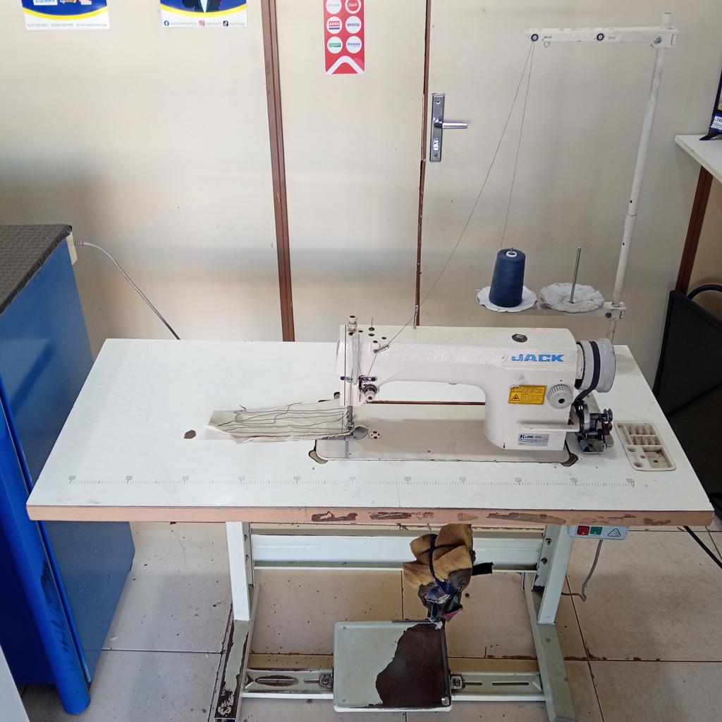 Maquina De Coser Industrial Tipo Recta Marca Jack Modelo Kjk-609 Usado En Buen Estado Acc Con Porta Hilo