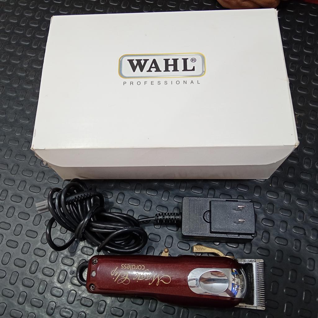 Maquina De Cortar Cabello Marca Walt Modelo 8591l1 Usado En Buen Estado Acc Con 7 Cabezal De CrtePeineTijeraEscobilla De Limpeza