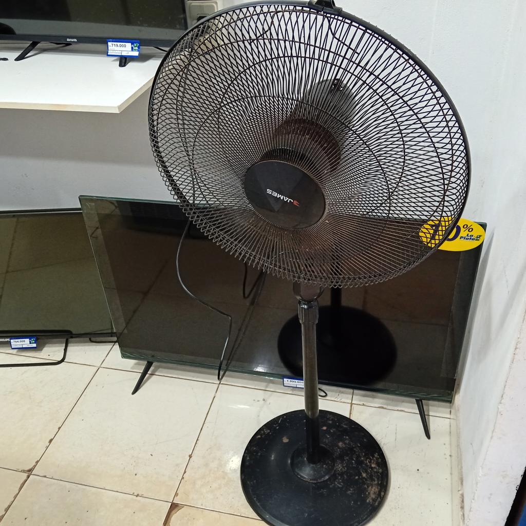 Ventilador 3 Velocidades Marca James Modelo No Se Ve Usado En Buen Estado Acc Pedestal
