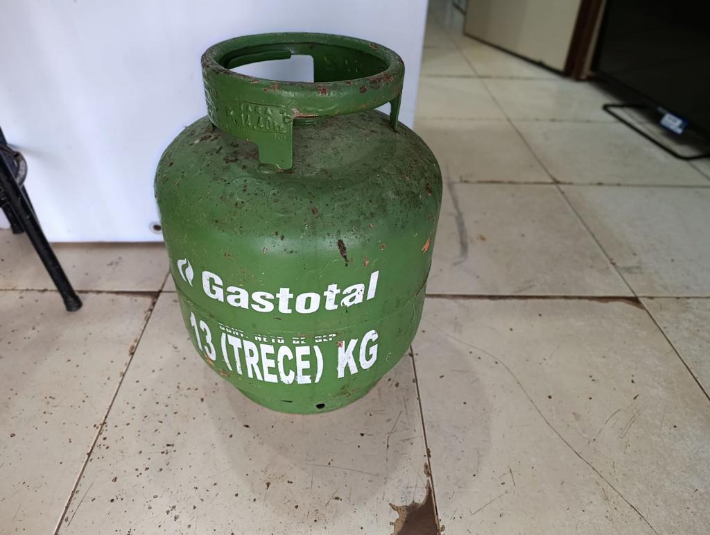 Garrafa Cap 13 Kg. Marca Gastotal Usado En Buen Estado Color Verde Acc No Tiene