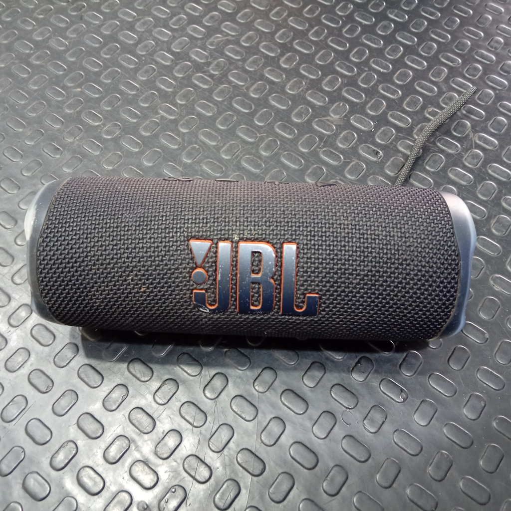 Speaker Potencia Watts No Tiene Marca Jbl Sin Control Modelo Flip 6 Usado En Buen Estado Sin Caja Acc No Tiene