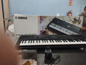 Organo Musical Marca Yamaha Modelo Psre273 Usado En Buen Estado Acc Transformador Original