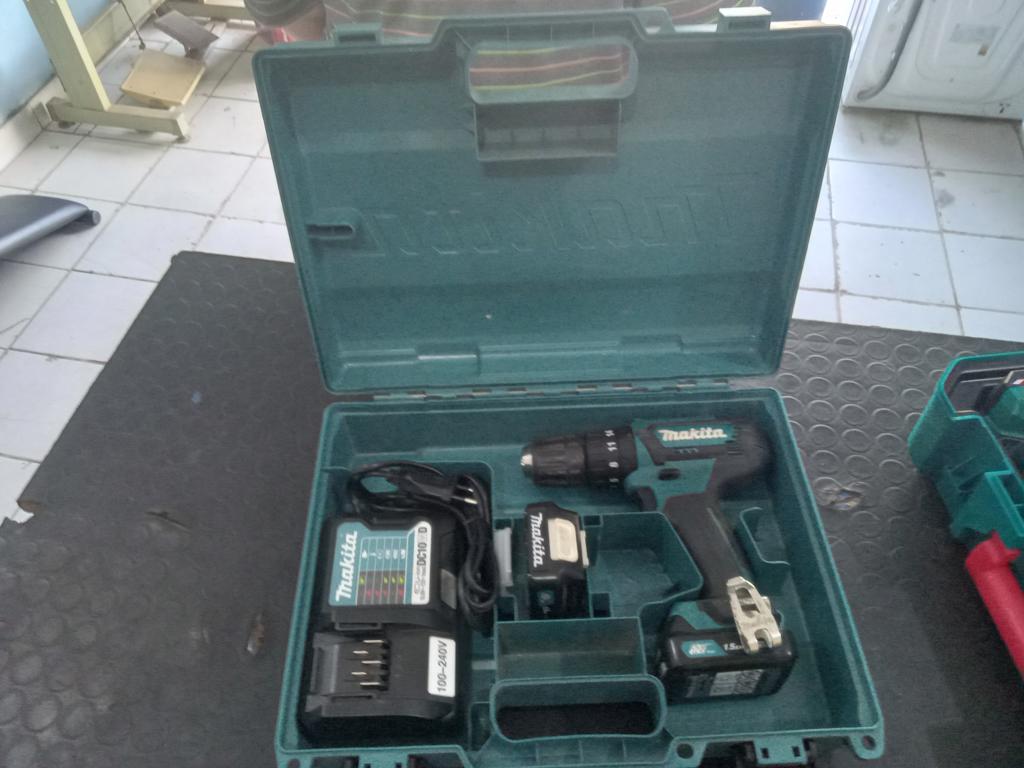 Taladro Marca Makita Modelo Hp333d Acc 1 Cargador 2 Baterias