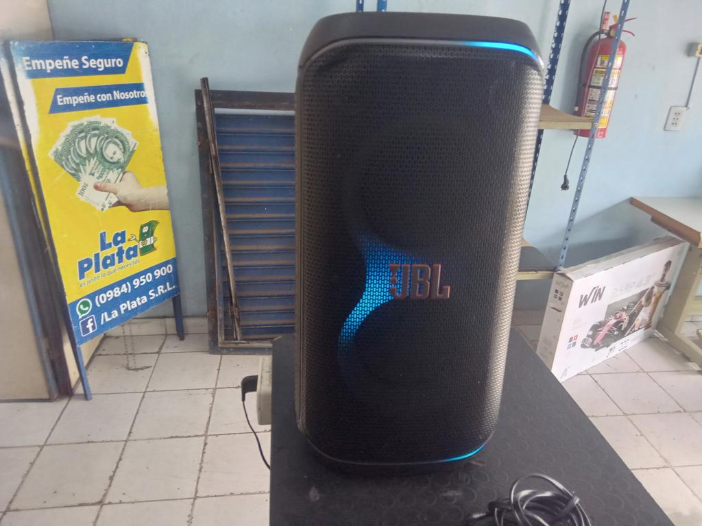 Parlante Portatil Marca Jbl Modelo Partybox Club 120 Usado En Buen Estado Con Manija Acc Cable Power