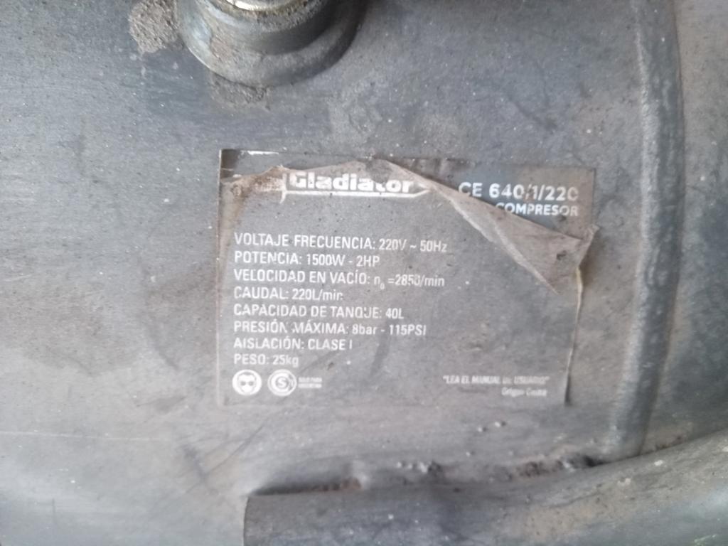 Foto 2 de Compresor De Aire Marca Gladiator Modelo Ce640/1/220 Potencia Hp 2 Usado En Buen Estado Acc Cañito De AiereRueditas