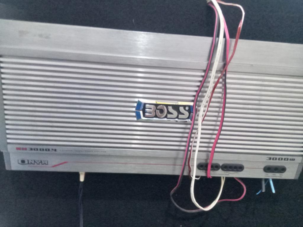 Amplificador De Sonido P/ Automovil Marca Boos Modelo Onix Usado En Buen Estado Acc No Tiene