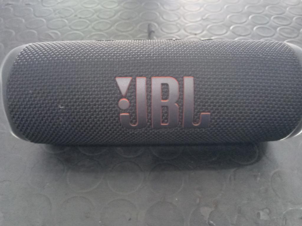 Speaker Potencia Watts No Tiene Marca Jbl Sin Control Modelo Flip 6 Usado En Buen Estado Sin Caja Acc No Cuenta Con Accesorios