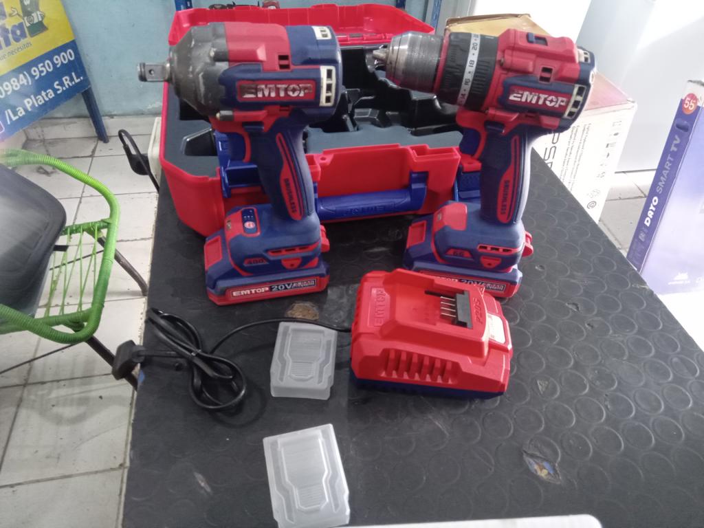 Taladro Marca Emtop Modelo Eckl20277 Acc Cargador 2 Baterías
