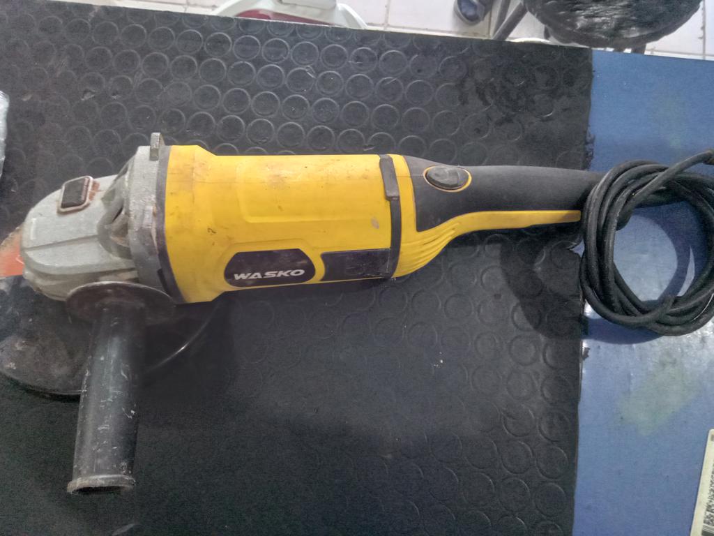 Foto 2 de Pulidora Marca Wasco Modelo Wa81802 Tamaño Mediano Usado En Buen Estado Acc Manija Disco De Corte Protector