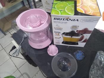 Exprimidora Marca Britania Modelo Bellagio 350 Super Turbo Nuevo Sin Uso Acc Jarrita De Plastico Con Tapa