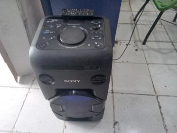 Equipo De Sonido Marca Sony Con Control Modelo Mhc-V11 Usado En Buen Estado Acc Cable Power