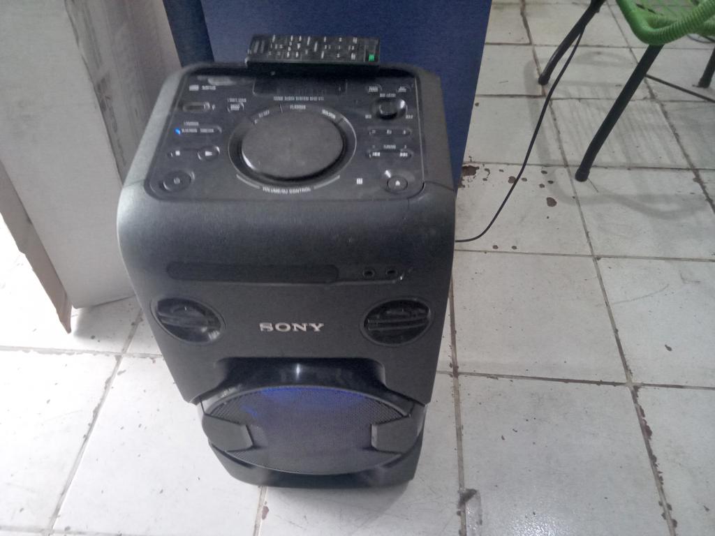 Equipo De Sonido Marca Sony Con Control Modelo Mhc-V11 Usado En Buen Estado Acc Cable Power