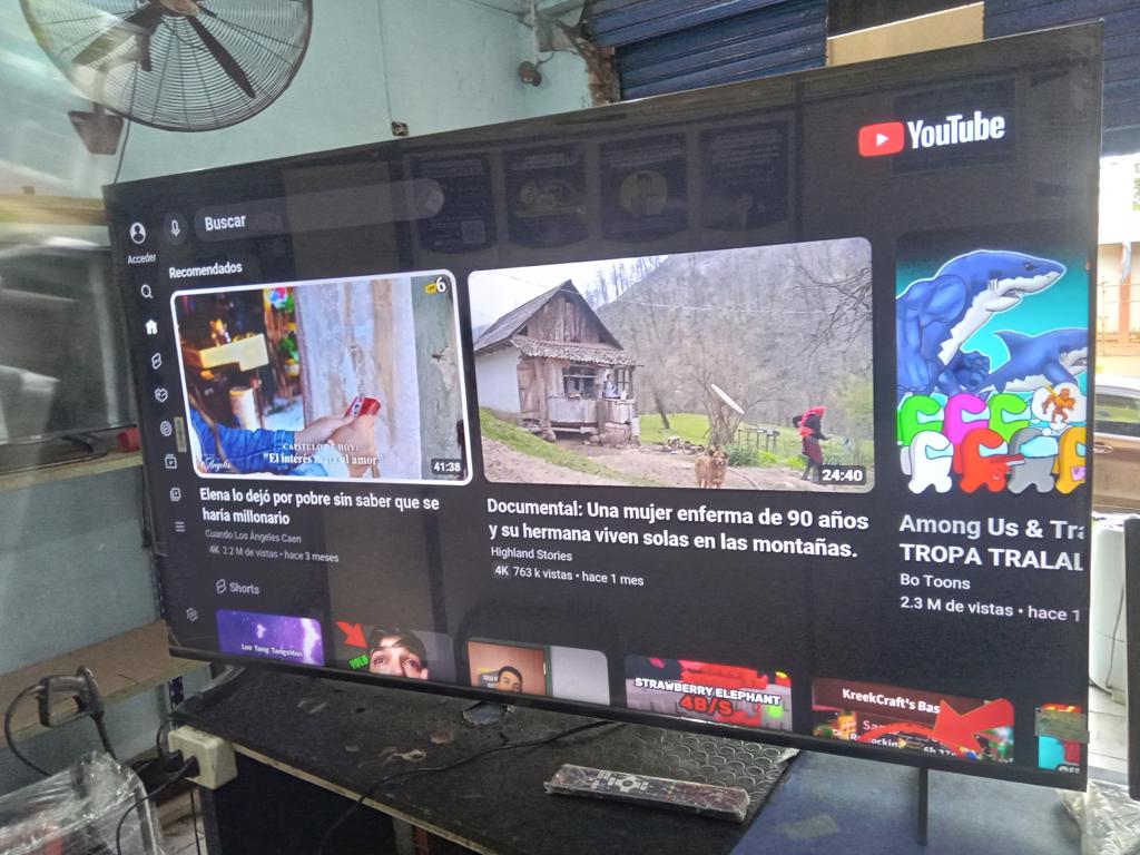 Televisor Led Smart De 65 '' Marca Jam Modelo Ultrasgtm-65gfs Con Control Usado En Buen Estado Acc Patitas