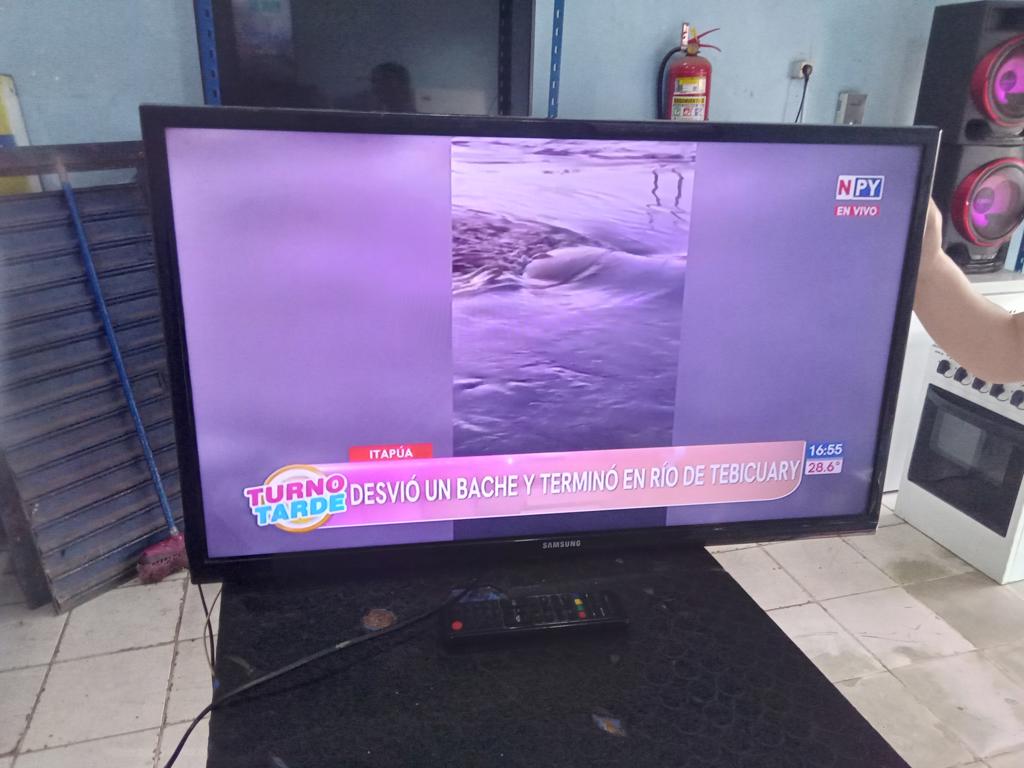 Televisor Led Convencional De 32 '' Marca Samsung Modelo Un32eh4003 Usado En Buen Estado Con Control Sin Caja Acc No Tiene