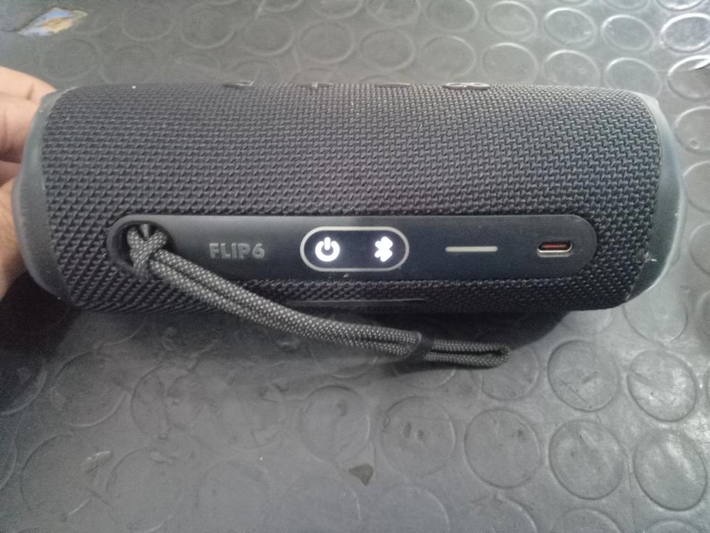 Foto 5 de Speaker Potencia Watts No Tiene Marca Jbl Sin Control Modelo Flip 6 Usado En Buen Estado Sin Caja Acc No Tiene