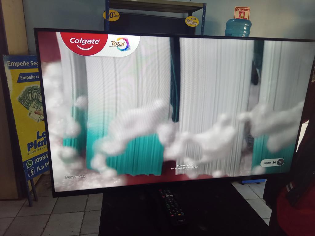 Televisor Led Smart De 43 '' Marca Win Modelo 43fs Con Control Usado En Buen Estado Acc Patitas