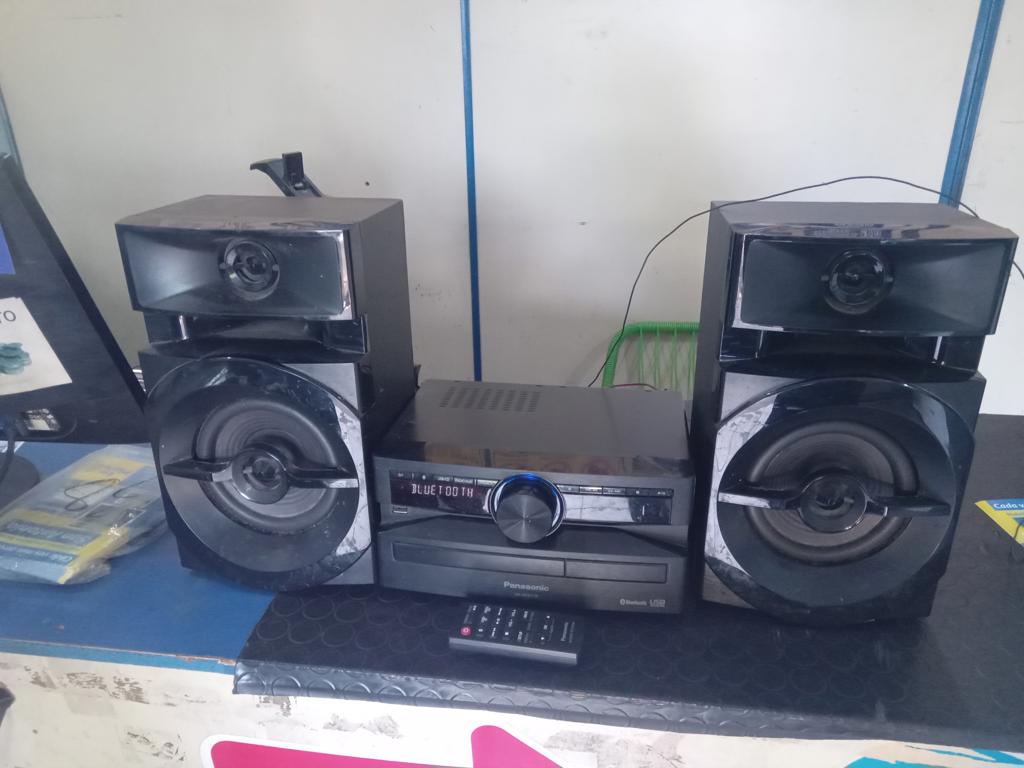 Equipo De Sonido Marca Panasonic Con Control Modelo Sa-Akx110 Usado En Buen Estado Acc 2 Parlantes