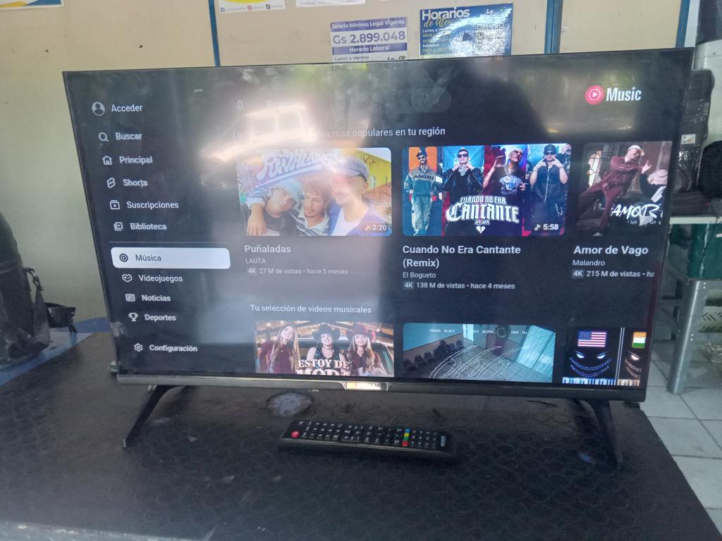 Televisor Led Smart De 32 '' Marca Fama Modelo Tvf-32u20 Con Control Usado En Buen Estado Acc Patitas