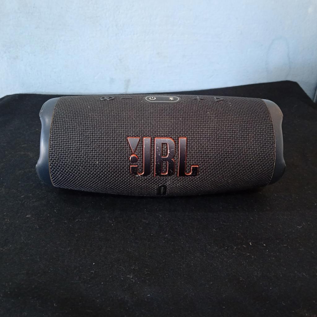 Speaker Potencia Watts No Tiene Marca Jbl Sin Control Modelo Charge 5 Usado En Buen Estado Sin Caja Acc No Tiene