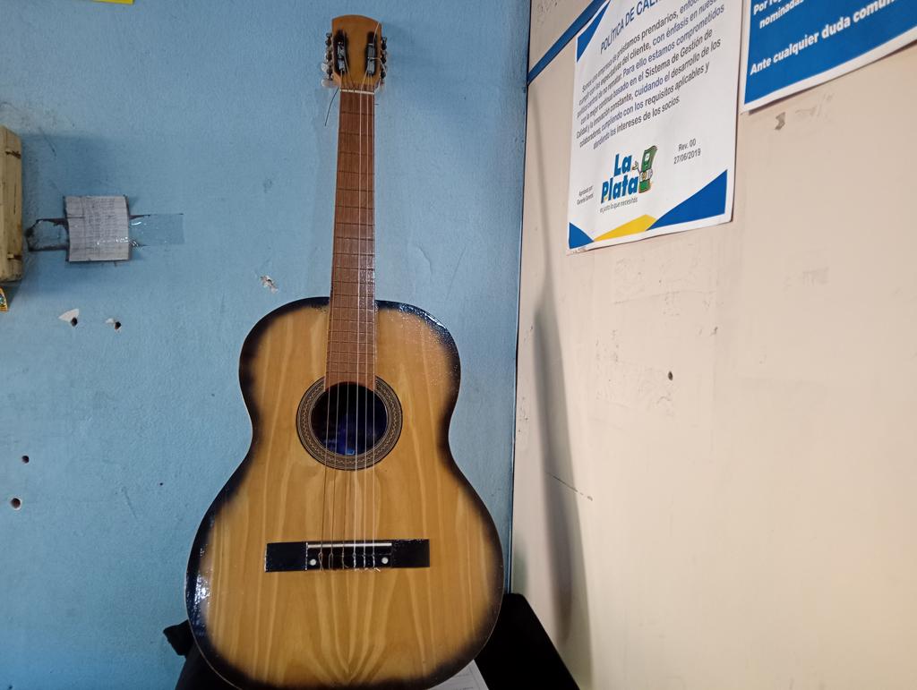 Guitarra Marca No Tiene Modelo No Tiene Usado En Buen Estado Acc 6 Cuerdas