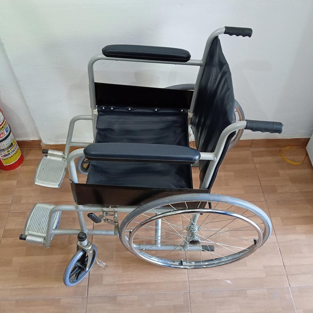 Foto 2 de Silla De Ruedas Marca No Tiene Modelo No Tiene Usado En Buen Estado Acc No Tiene