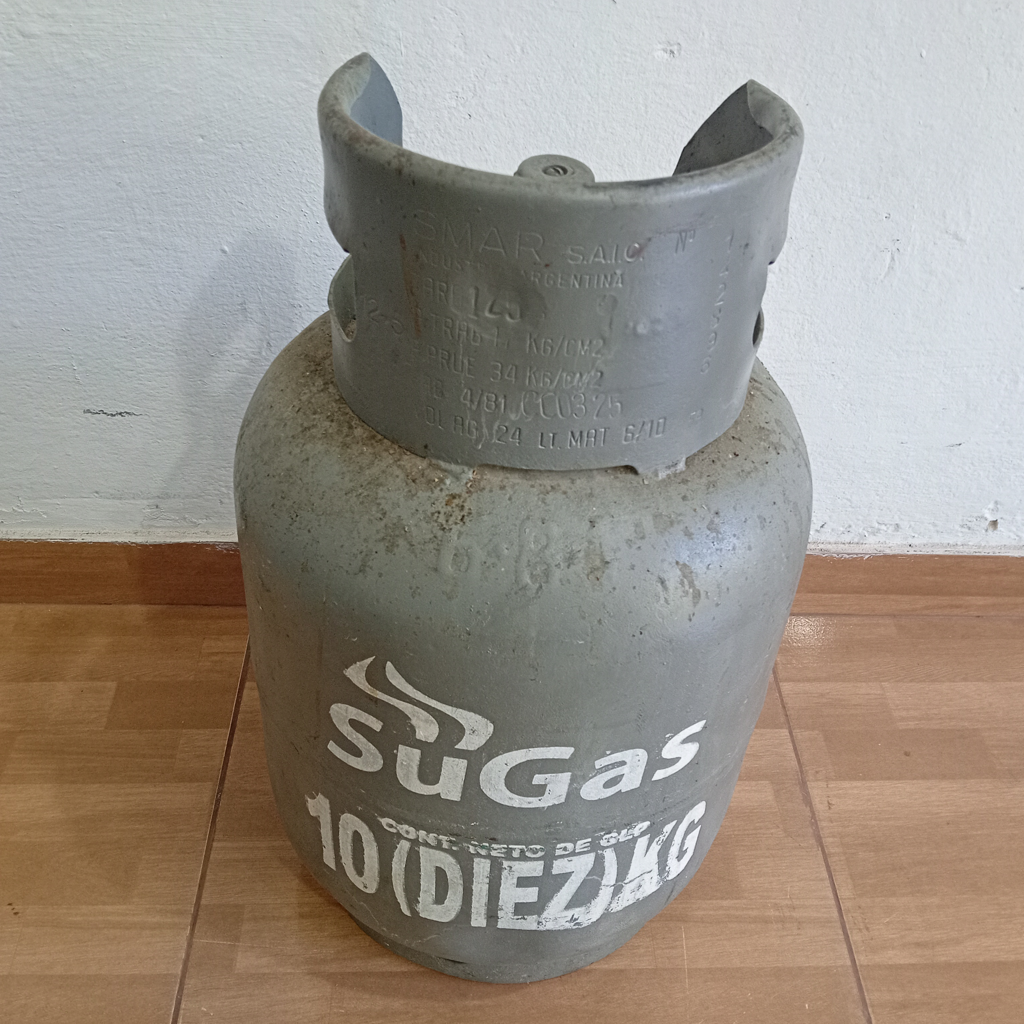 Garrafa Cap 10 Kg. Marca Sugas Usado En Buen Estado Color Gris Acc No Tiene