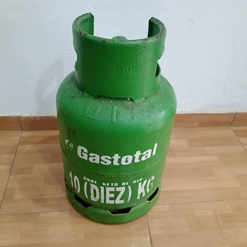 Garrafa Cap 10 Kg. Marca Gas Total Usado En Buen Estado Color Verde Acc No Tiene