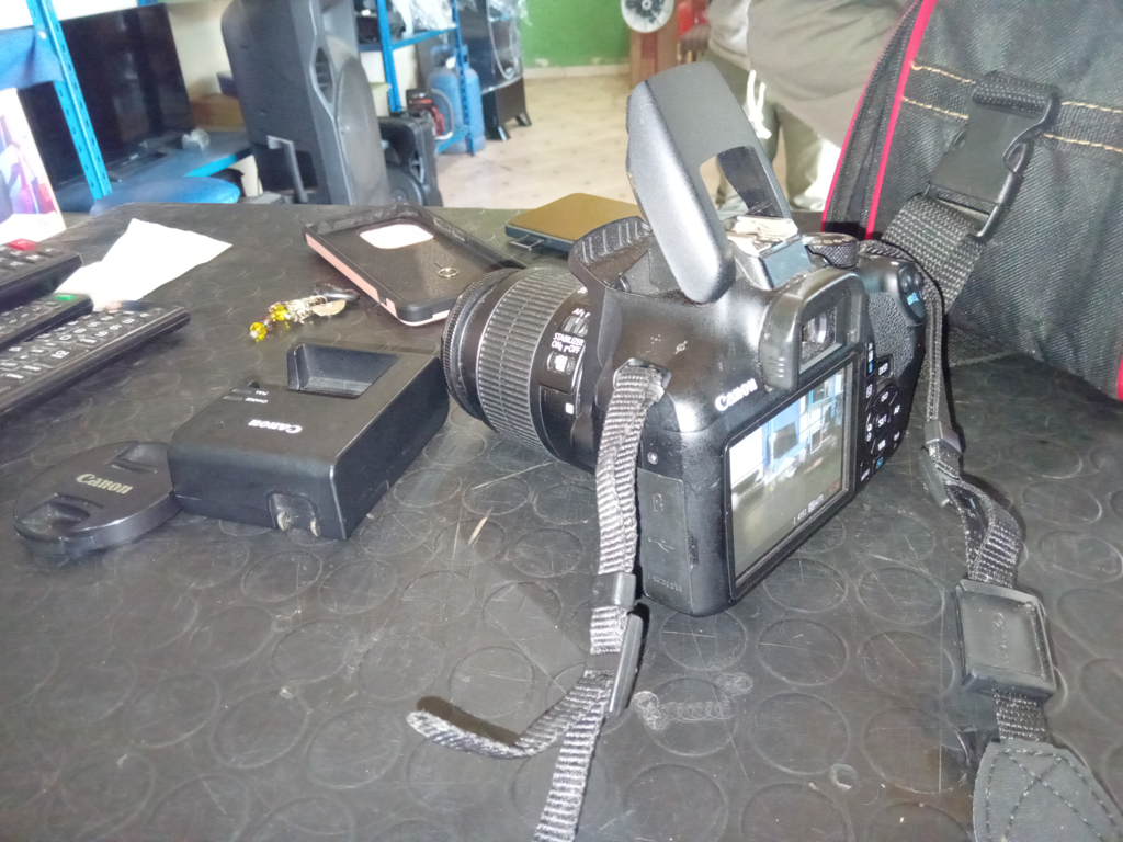 Camara Fotografica Profesional Marca Canon Modelo Ds126621 Acc Cargador Bateria