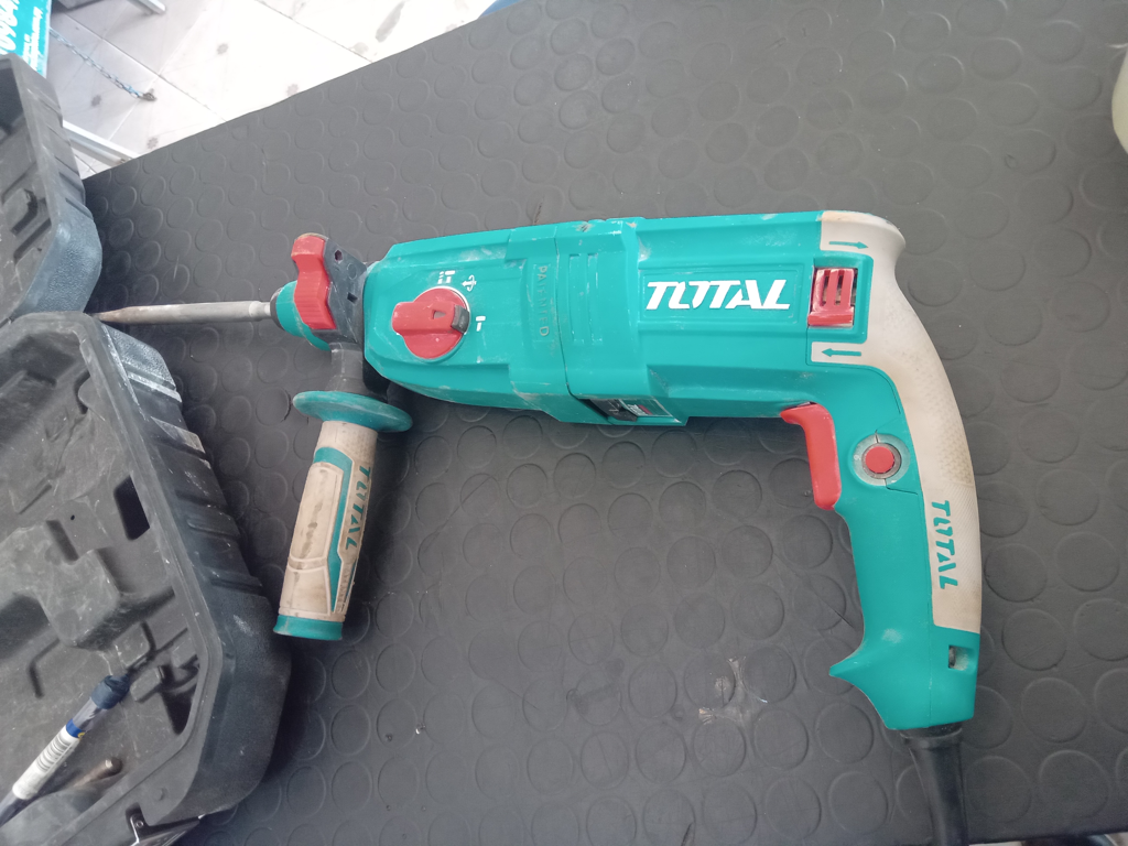 Taladro Marca Total Modelo Th308268 Usado En Buen Estado Acc Mechas