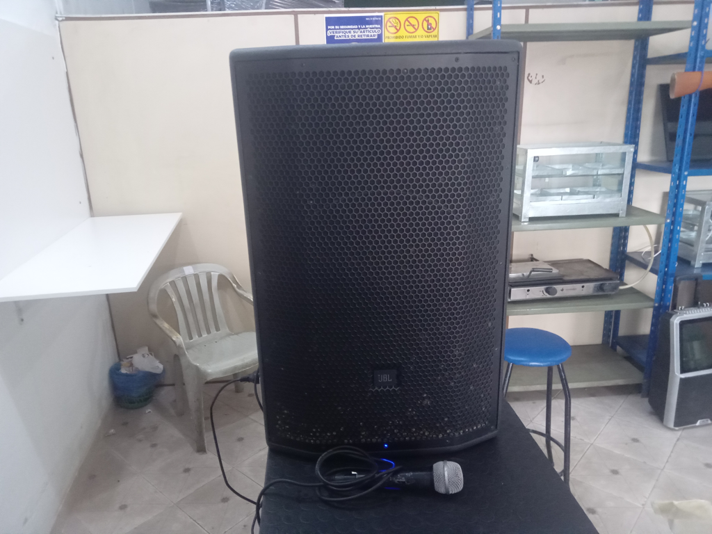 Caja De Sonido Amplificada Marca Jbl Modelo Prx800series Sin Control Usado En Buen Estado Acc Cable Power
