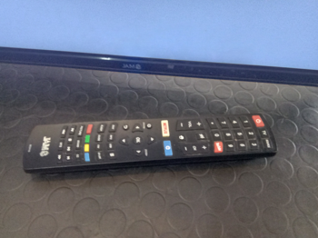 Foto 2 de Televisor Led Smart De 32 '' Marca Jam Modelo Ja32hd2000s Con Control Usado En Buen Estado Acc Patitas